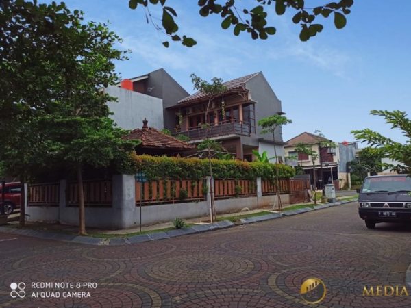 Rumah Mewah di Bukit Cimanggu City